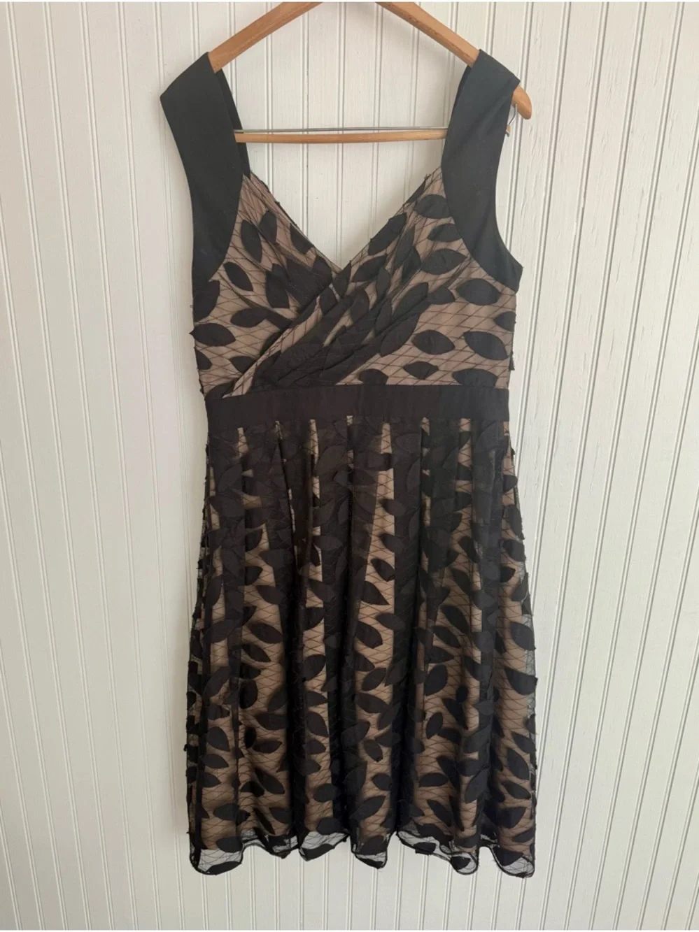 Adrianna Papell Black Lace Dress Leaf-Overlay V-Neck Midi Dress size 10 - Picture 2 of 4